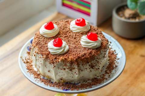 Torta genovesa tres leches con crema chantilly