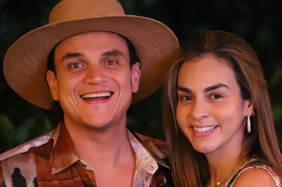 Por video comprometedor y algunos mensajes de despecho publicados en su cuenta de Twitter, se rumora que el cantante se separó de su esposa Pieri Avendaño.