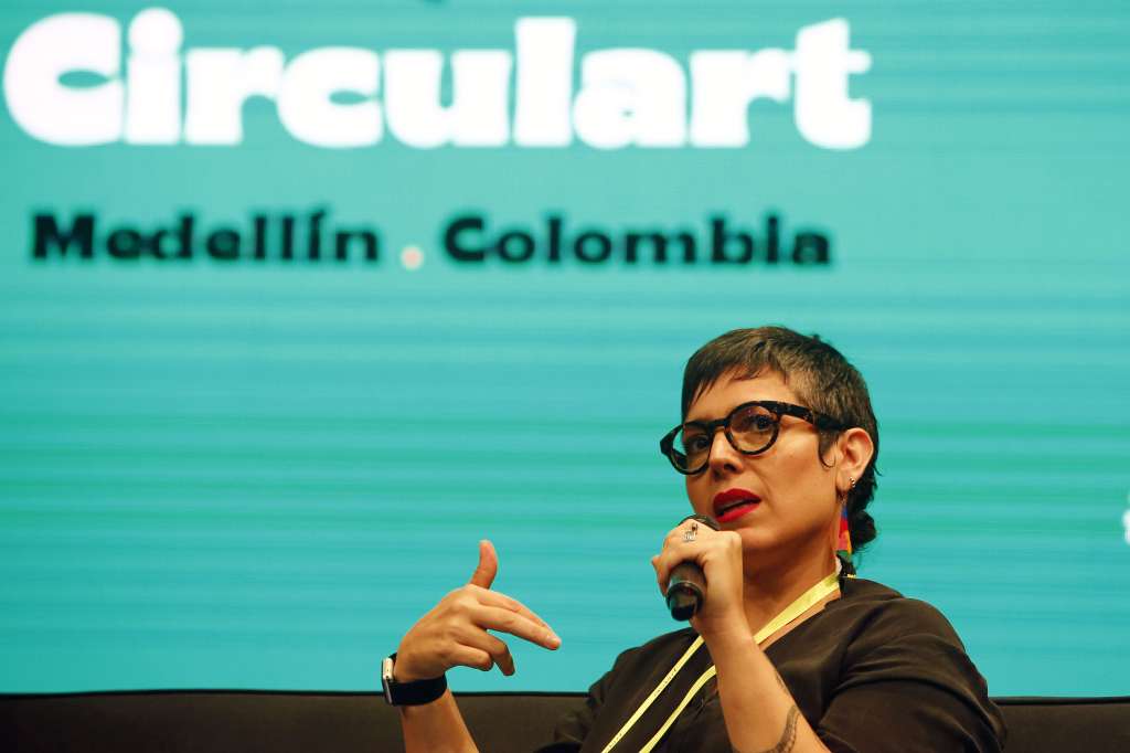 AME1016. MEDELLÍN (COLOMBIA), 03/11/2022.- La presidenta del International Music Managers Forum (IMMF), Ana Rodríguez, habla hoy durante la 13 edición del Circulart en Medellín (Colombia). Circulart, el mercado musical iberoamericano y plataforma para nuevos artistas y talentos, abrió este jueves su decimotercera edición en Medellín con representantes de 25 países, música del Pacífico colombiano y reflexiones sobre derechos de autor y la industria. EFE/Luis Eduardo Noriega A