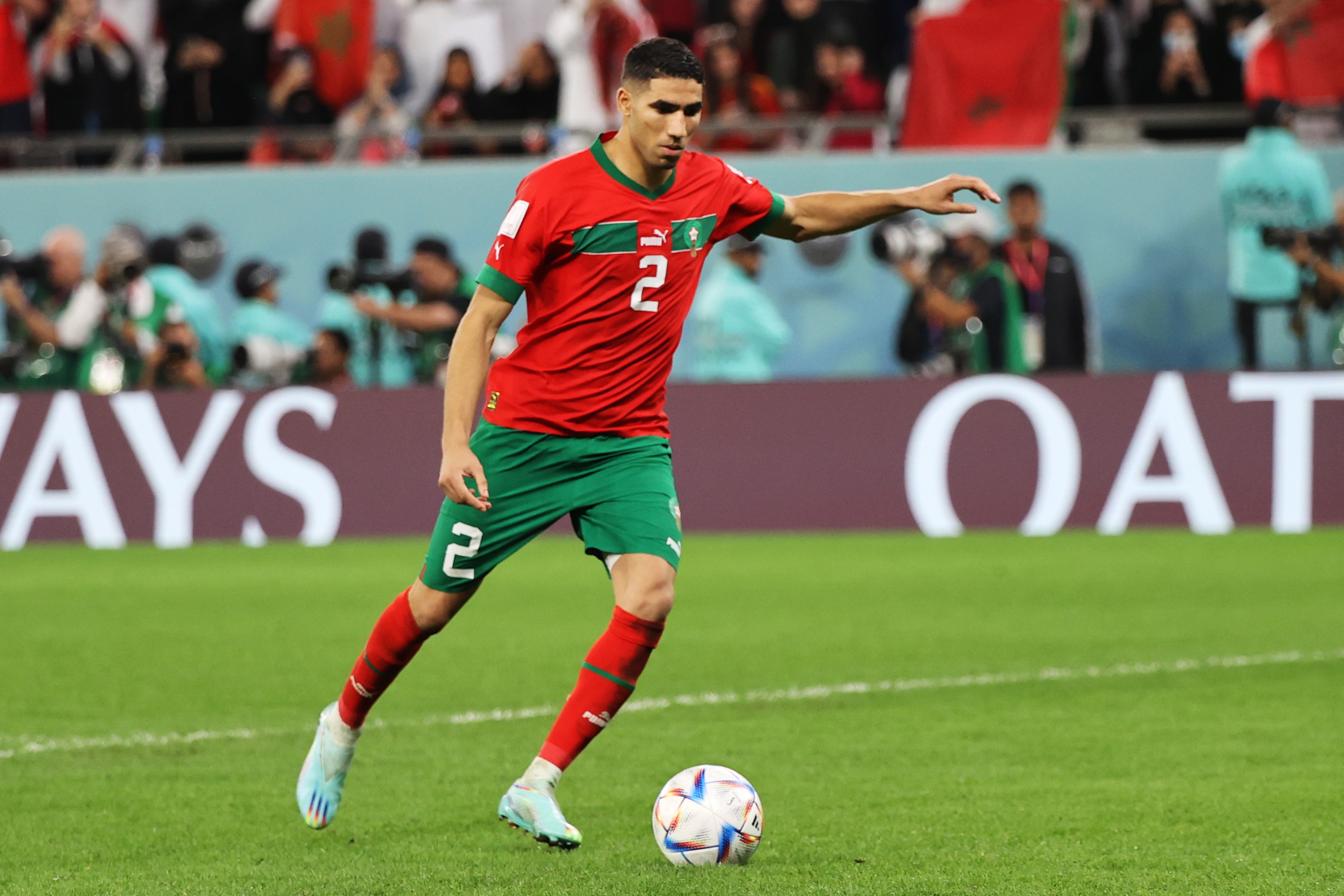 Doha (Qatar), 06/12/2022.- Achraf Hakimi of Morocco takes the last penalty kick which qualified Morocco to the quarter final during the FIFA World Cup 2022 round of 16 soccer match between Morocco and Spain at Education City Stadium in Doha, Qatar, 06 December 2022. (Mundial de Fútbol, Marruecos, España, Catar) EFE/EPA/Mohamed Messara
