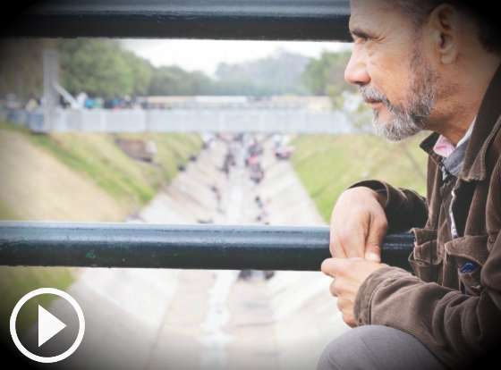 Alberto López, en el caño de la calle 6 con carrera 30. / Óscar Güesguán