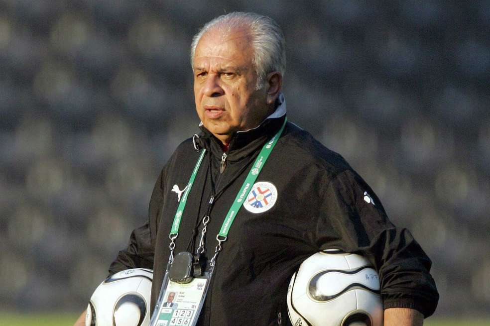 Aníbal "Maño" Ruiz, cuando dirigía a la selección de Paraguay. / Archivo EFE