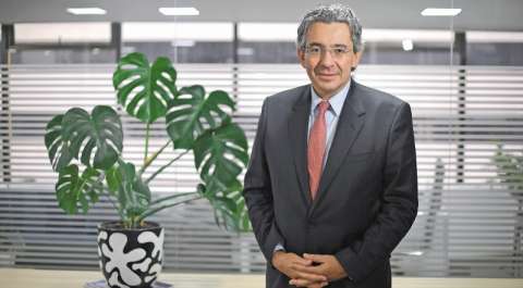 Enrique Gómez y la influencia de los rusos en su forma de hacer política