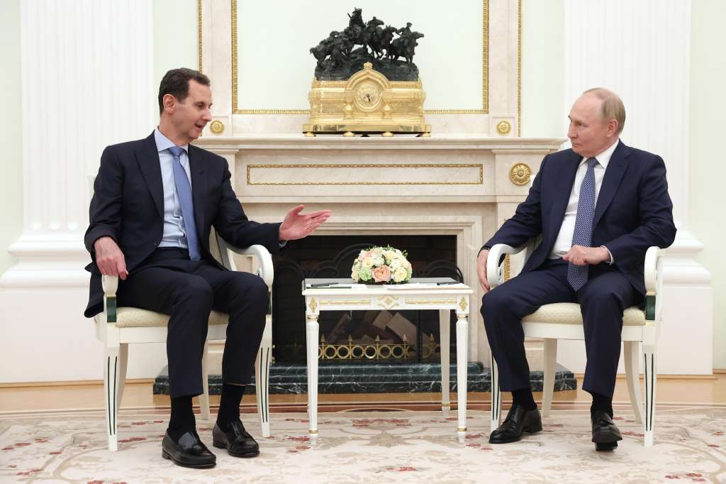 Moscow (Russian Federation), 23/07/2024.- Russian President Vladimir Putin (R) meets with Syrian President Bashar al-Assad at the Kremlin in Moscow, Russia, 24 July 2024 (issued 25 July 2024). (Rusia, Siria, Moscú) EFE/EPA/VALERY SHARIFULIN / SPUTNIK / KREMLIN POOL