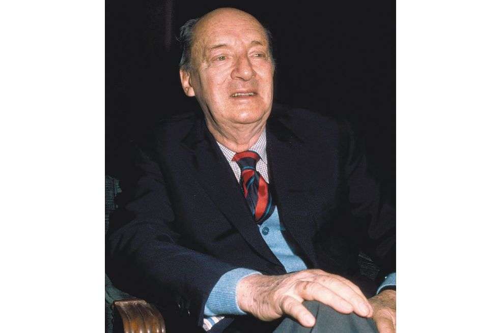 Vladimir Nabokov, quien nació en San Petersburgo el 22 de abril de 1899. Escritor, periodista y ajedrecista, sentía fascinación por la zoología. / AP