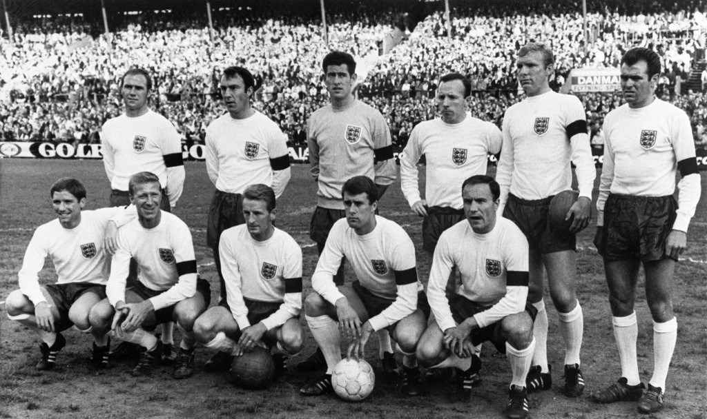 Arriba (de izquierda a derecha): Ray Wilson, Jimmy Greaves, Paul Bonetti, Nobby Stiles, Bobby Moore, John Connelly. Abajo (en el mismo orden): Alan Ball, Jacky Charlton, George Eastham, Geoff Hurst, George Cohen.