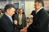 Verdes dan primer ‘guiño’ a posible reelección de Santos