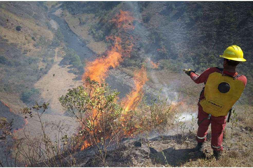 En Sumapaz, una localidad de Bogotá, hay un grave incendio que tiene en alerta a los bomberos de la ciudad. / Foto suministrada.