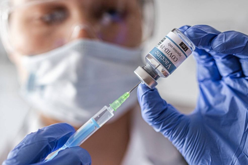 El desarrollo de vacunas suele llevar años de investigación y pruebas antes de llegar a la fase clínica, pero esta crisis ha acelerado todo el proceso.