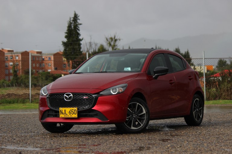 Mazda 2 Grand Touring LX Carbon Edition con motor de 2.0 litros.