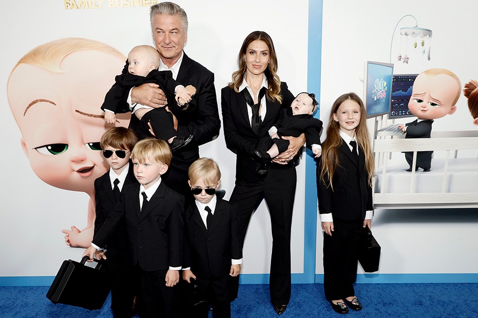 Alec Baldwin se casó en 2012con la instructora de yoga Hillary Hayward. Son padres de 6 hijos:Carmen, Rafael, Leonardo, Romeo, Eduardo y Lucía.