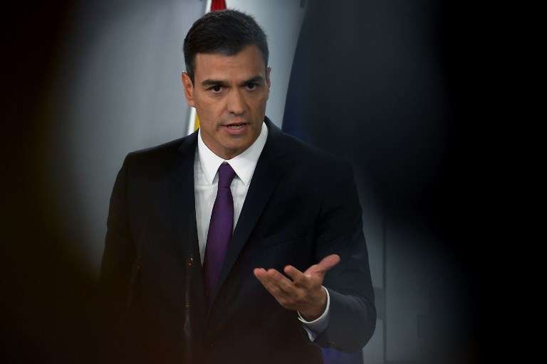 El presidente del gobierno español, Pedro Sánchez, fue cuestionado por miembros de la oposición por su tesis. / AFP