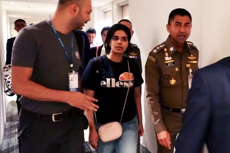 Mohammed  Al-Qunun, la joven saudí de 18 años que huyó de su familia, recibió asilo en Canadá.  / AFP