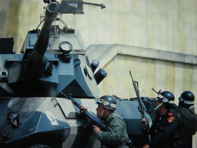 Los vehículos militares ingresaron al Palacio de Justicia por orden del general (r) Jesús Armando Arias Cabrales. /Archivo El Espectador