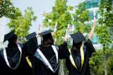 ¿Pueden los colegios retener las actas de grado?