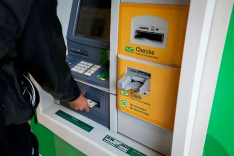 Por un error técnico, cajeros automáticos  entregaron dinero gratis en Irlanda