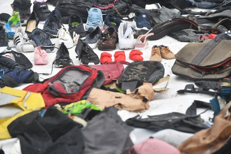 Rescatistas encontraron restos humanos del avión accidentado en Indonesia