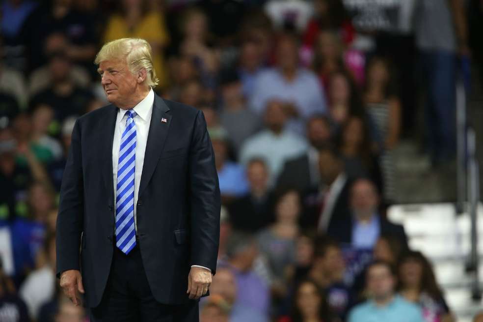 El presidente Donald Trump habló a sus partidarios en Charleston, Virgina, en la tarde del martes, aunque no se refirió a las decisiones sobre Manafort y Cohen. / AFP