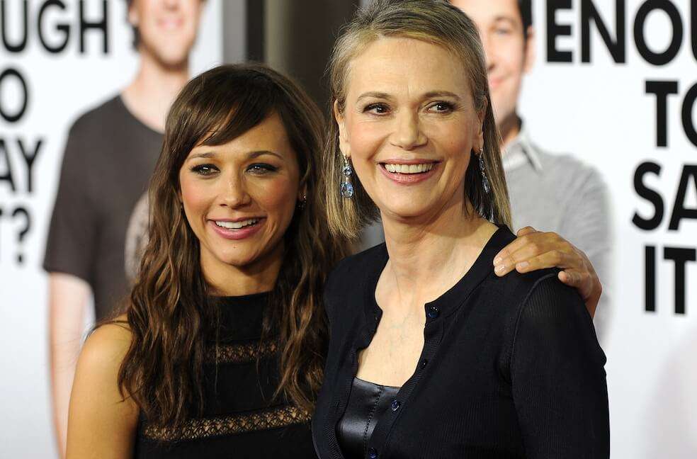 Peggy Lipton, junto a su hija Rashida Jones en 2009. Foto AFP