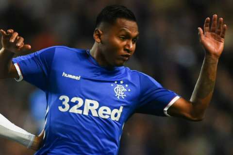 Steven Gerrard dice que Alfredo Morelos será castigado por su expulsión