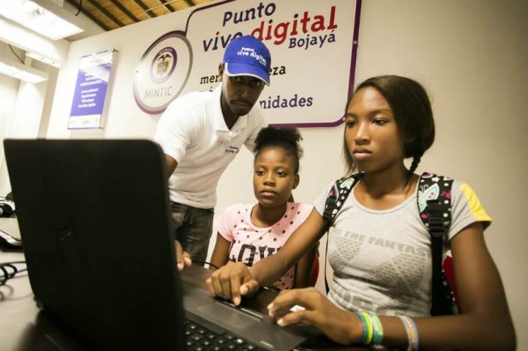 La lucha judicial entre el antiguo Fonade y MinTIC por los puntos Vive Digital