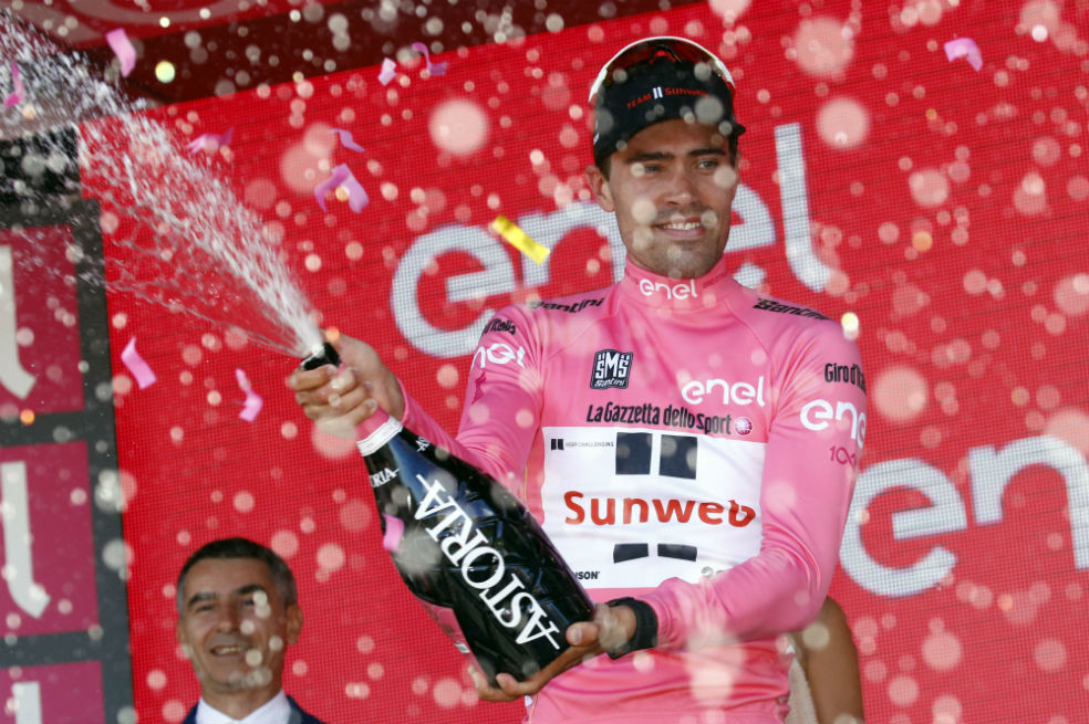 Tom Dumoulin se afianzó en el liderato del Giro de Italia.  / AFP