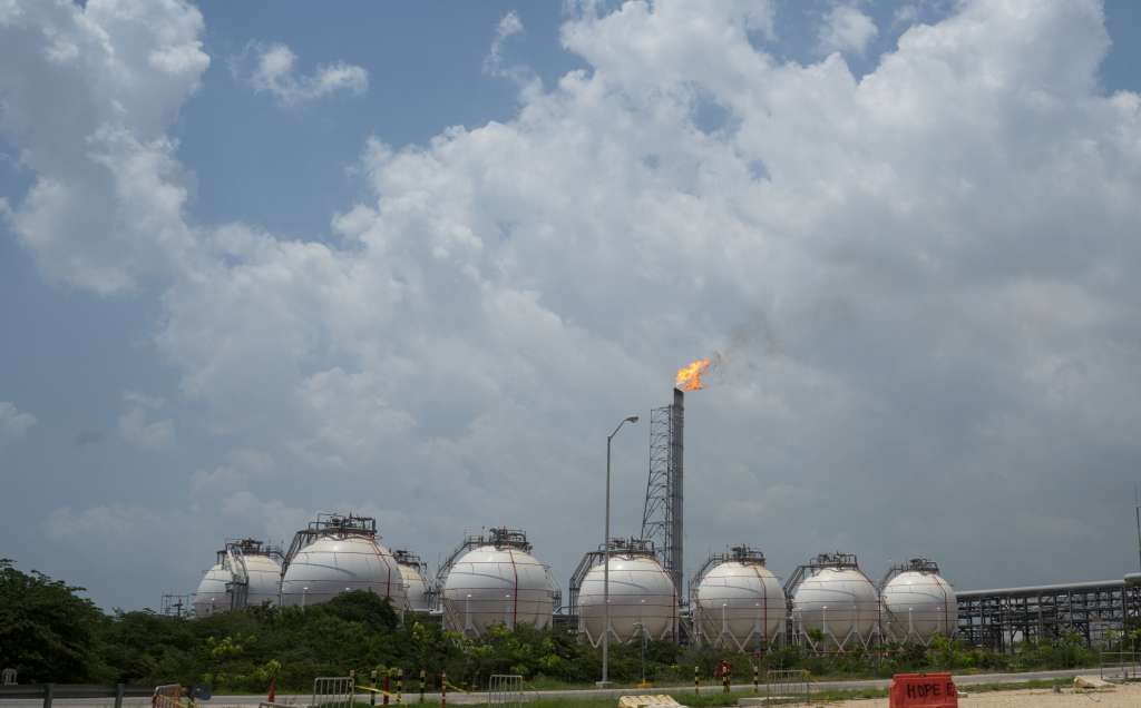 El grupo de Combustibles y productos de las industrias extractivas tuvo una variación de 27 %. / Bloomberg News.