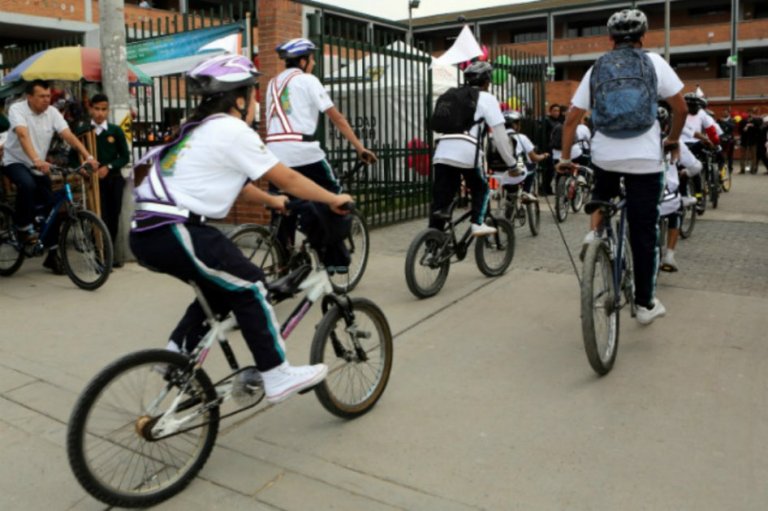 «Bici-ruta escolar», la propuesta para mejorar el transporte hacia los colegios de Bogotá