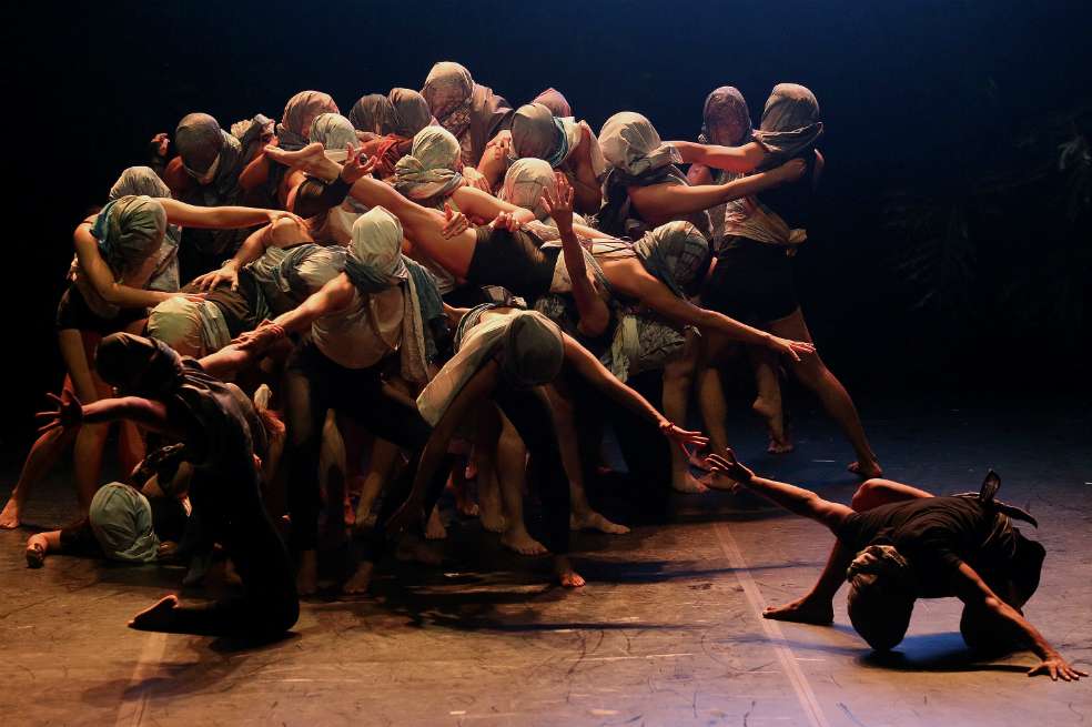 La Compañía Cuerpo de Indias, grupo profesional del Colegio del Cuerpo, se presentaron el pasado 5 de noviembre en la Bienal de Danza en Cali con su obra Negra/Anger una interpretación que busca denunciar las diferencias raciales y celebra la riqueza cultural del país.