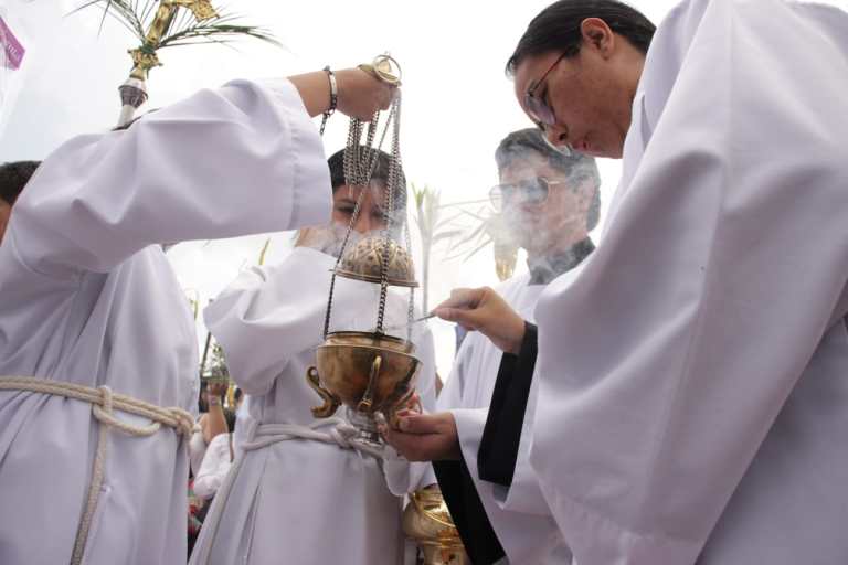 Domingo de Ramos en la iglesia del 20 de Julio en Bogotá.