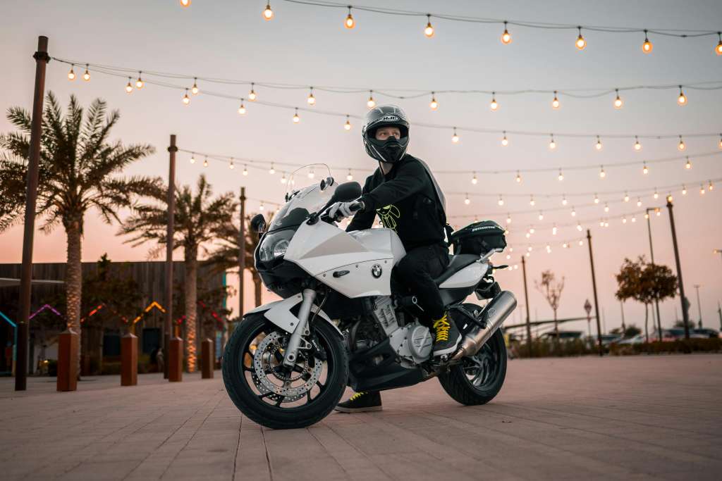 ¿Qué pasa si deja el switch de la moto encendido?