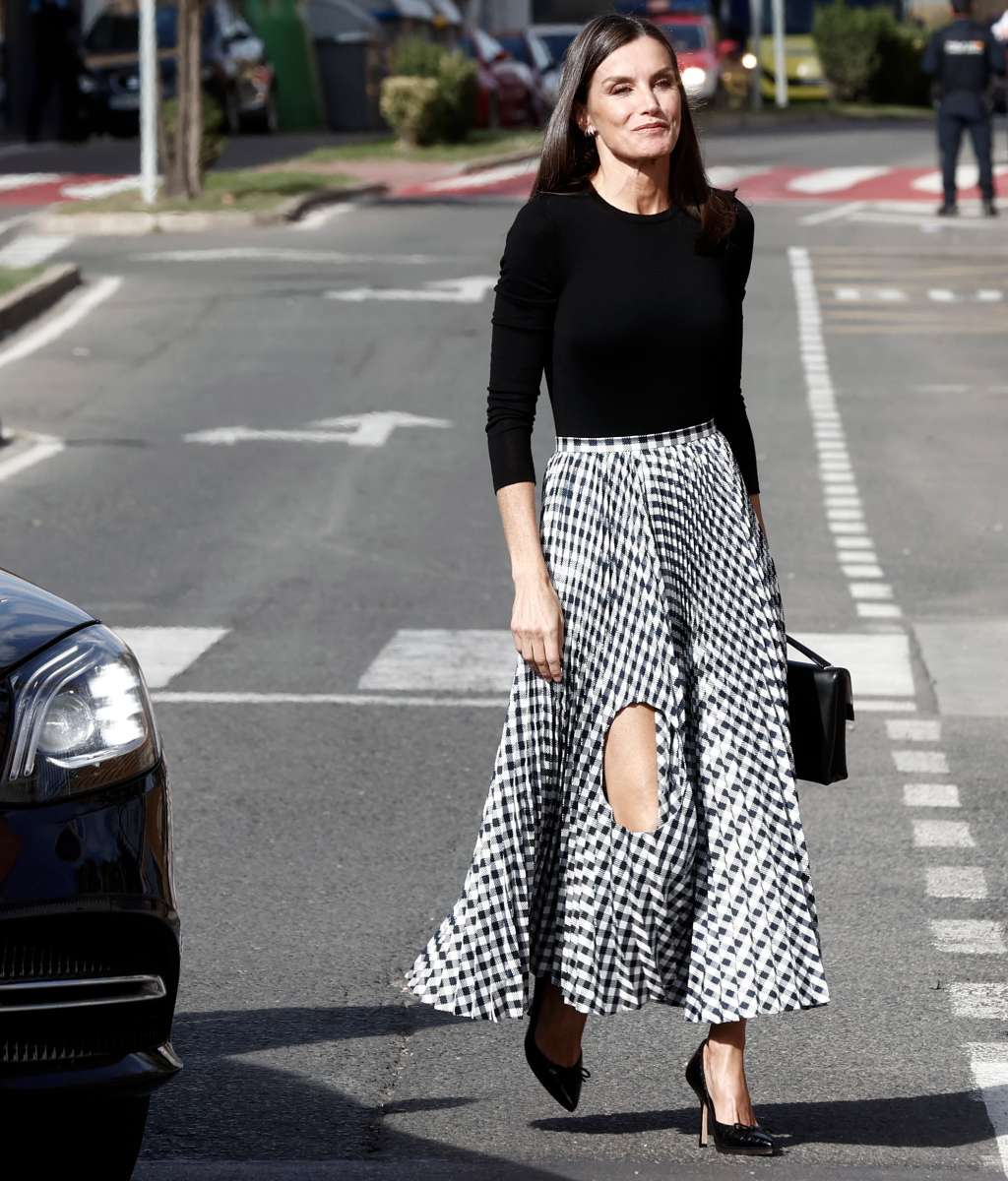 TUDELA, 02/11/2022.- La reina Letizia asuste a un homenaje a Pilar Miró, este miércoles, en el marco de la celebración del festival Ópera Prima de Tudela. EFE/ Jesús Diges
