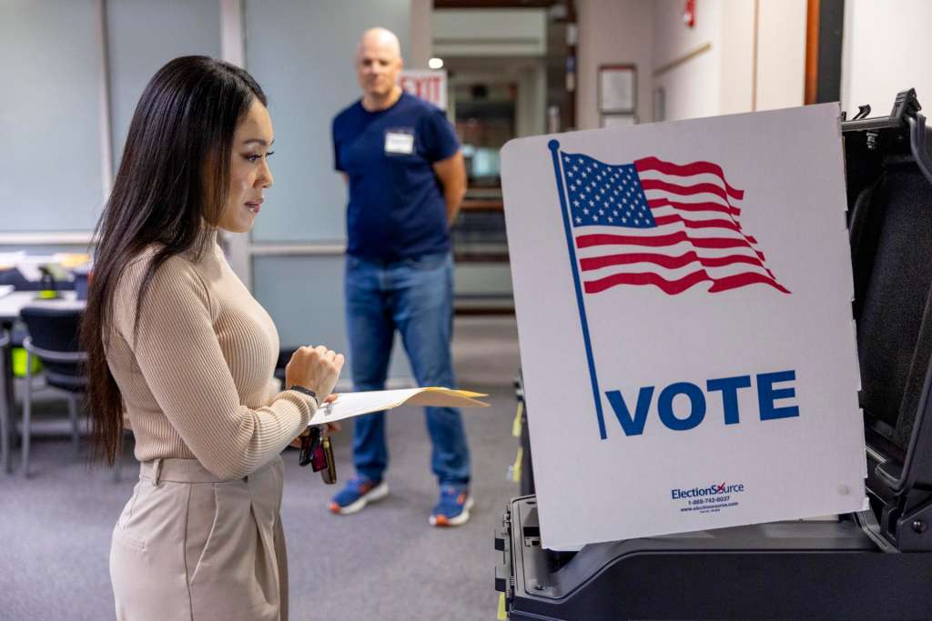 Algunos republicanos admiten que la impopularidad de Trump perjudica al Partido Republicano.