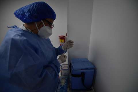 Combinar vacunas AstraZeneca, Pfizer y Moderna es efectivo contra el Covid-19