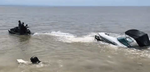 Rescatan a diez personas de naufragio en el golfo de Urabá; embarcación no tenía matrícula