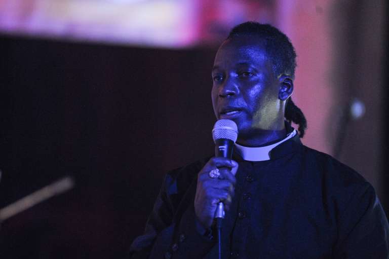 Padre de la Catedral de San Andrés de Tumaco.