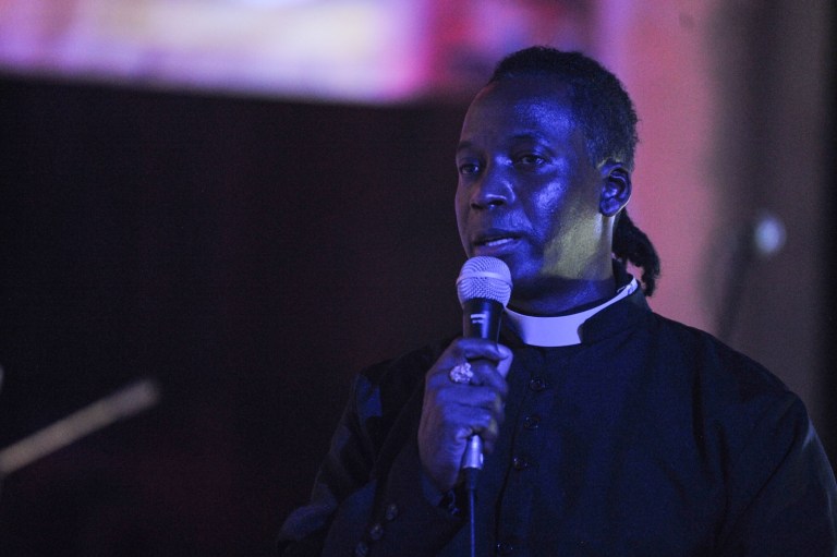 Padre de la Catedral de San Andrés de Tumaco.