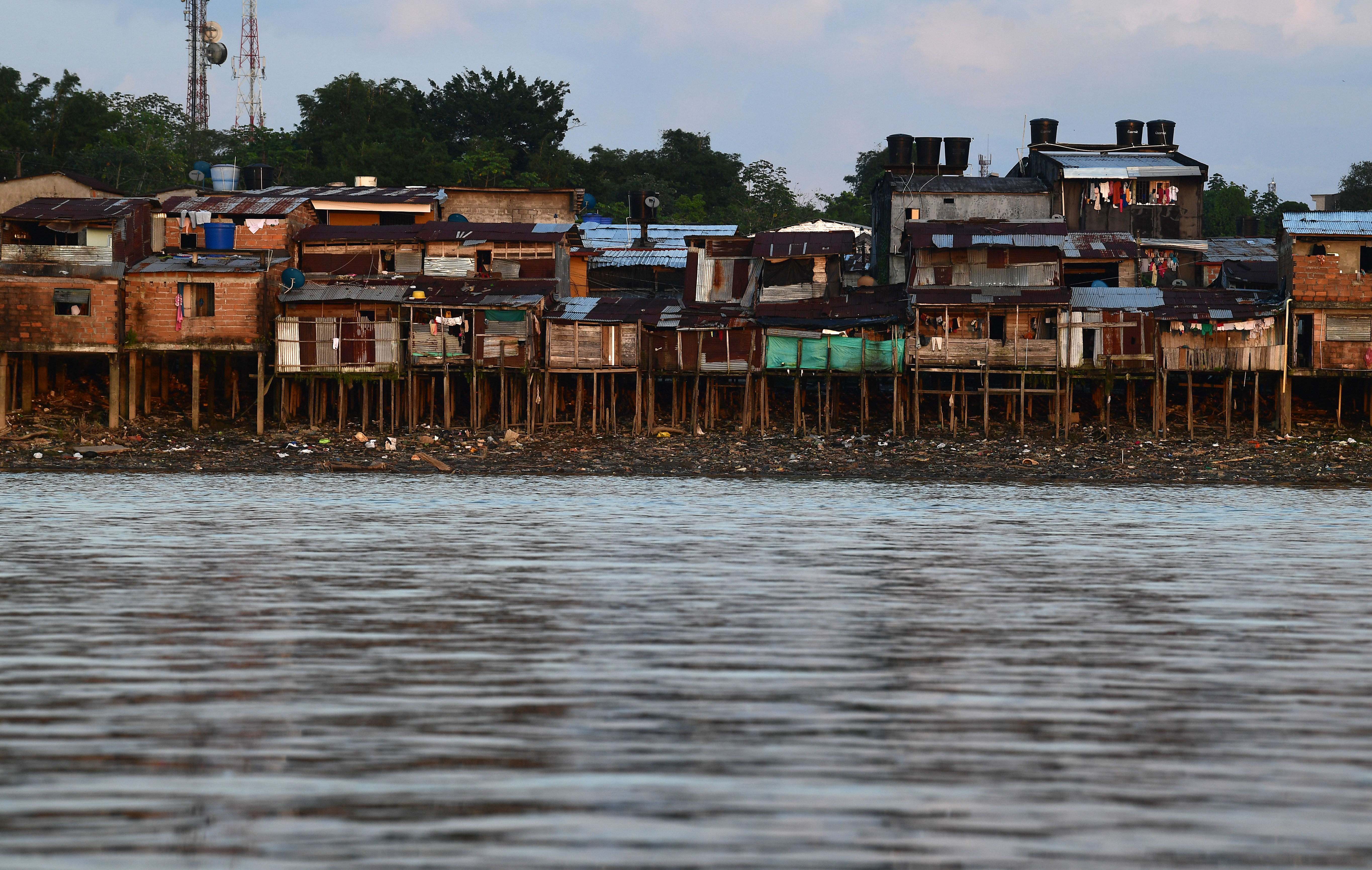 Diferentes aspectos de este municipio, durante el recorrido por la costa Pacífica colombiana: habitantes, calles, vista panorámicas, playa, mar, Catedral San Francisco de Asis, estudiantes.