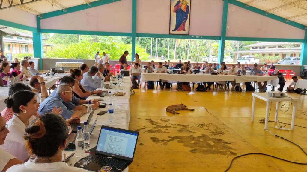 A la reunión asistieron las delegaciones del Gobierno y del Estado Mayor de los Bloques.