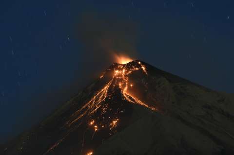 Volcán de Fuego en Guatemala entra nuevamente en erupción y ya deja seis muertos