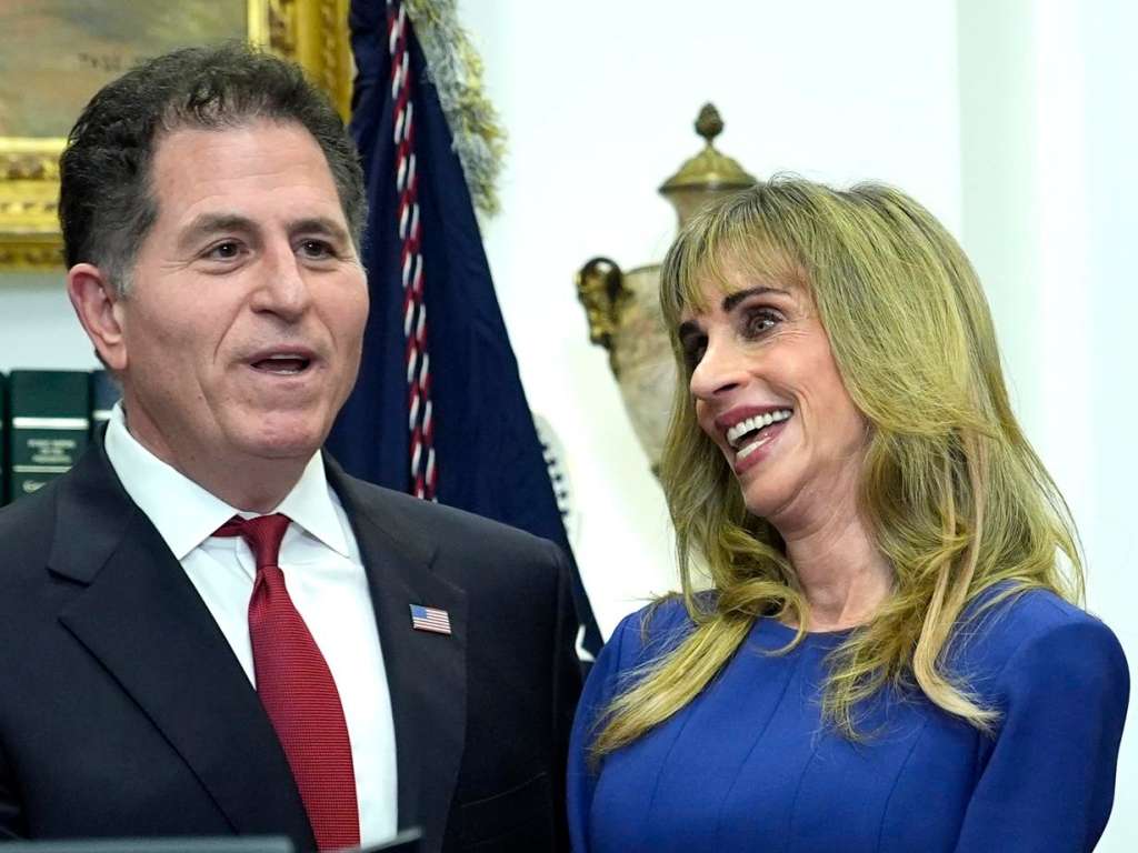 Washington (United States of America), 02/12/2025.- Michael and Susan Dell smile after US President Donald J Trump announced they have pledged a historic 6.25 billion US dollars to seed 'Trump accounts' for kids, in the Roosevelt Room of the White House in Washington, DC, USA, 02 December 2025. EFE/EPA/YURI GRIPAS / POOL