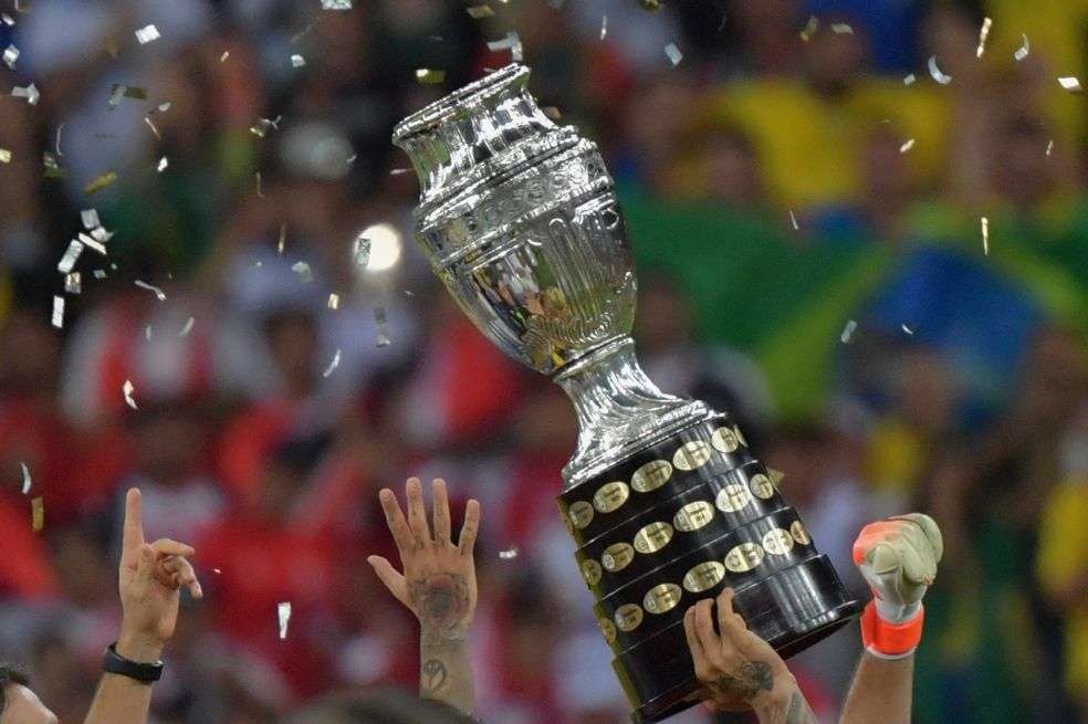 El trofeo de la Copa América de la Conmebol.