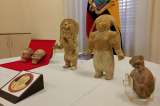 Figuras milenarias de Colombia y Ecuador, expuestas en una joyería en Italia