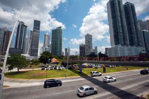 Panamá monta ofensiva para defender su sistema financiero de ataques "injustos"