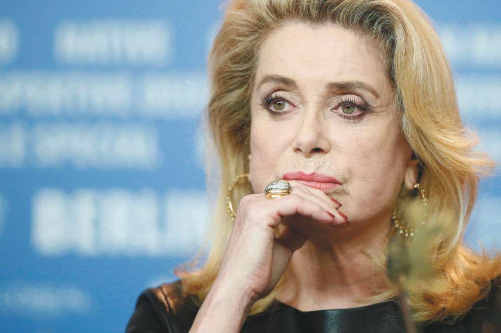Catherine Deneuve, quien encendió la hoguera del feminismo radical al defender “la libertad de importunar, indispensable a la libertad sexual”. / EFE