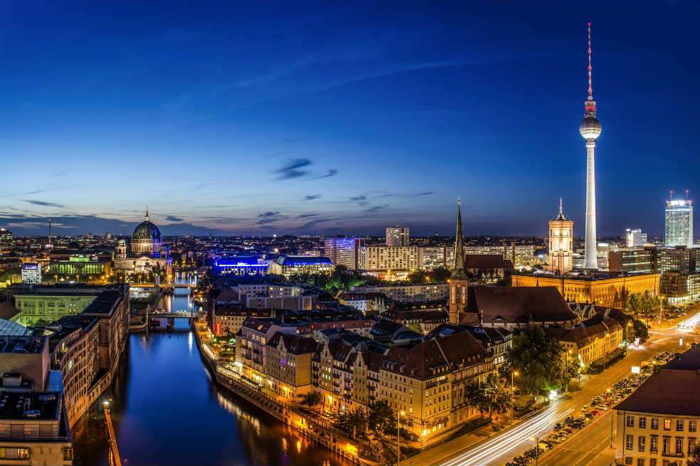 En Berlín una corbata levanta más suspicacias que un desnudo y el viernes puede ser cualquier día de la semana. /123rf