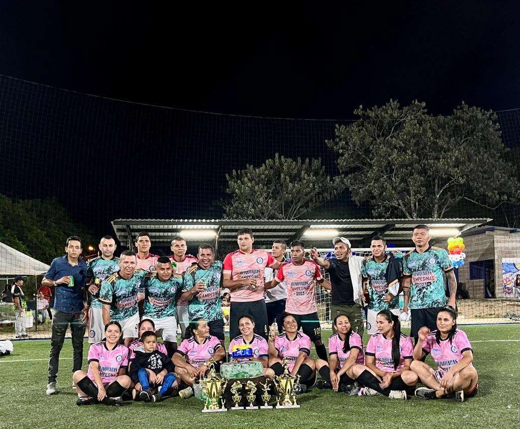 Agua Bonita Fútbol Club tiene divisiones femenina y masculina. Ambas han ganado copas municipales.