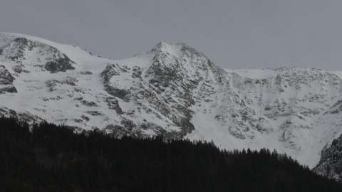 Cambio climático derrumba un pico de los Alpes congelado durante millones de años