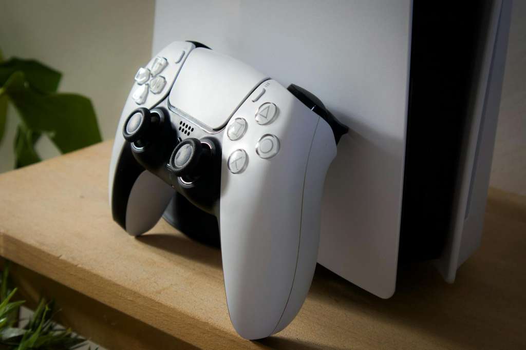 El DualSense fue lanzado al mercado el 12 de noviembre de 2020, el mismo día que salió a la venta la PlayStation 5.