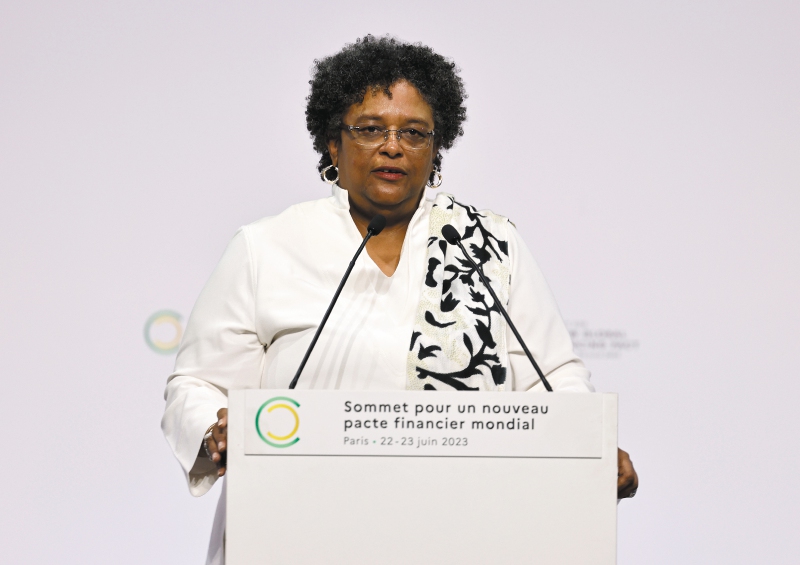 Mía Mottley durante su participación en la cumbre financiera de París. / AFP